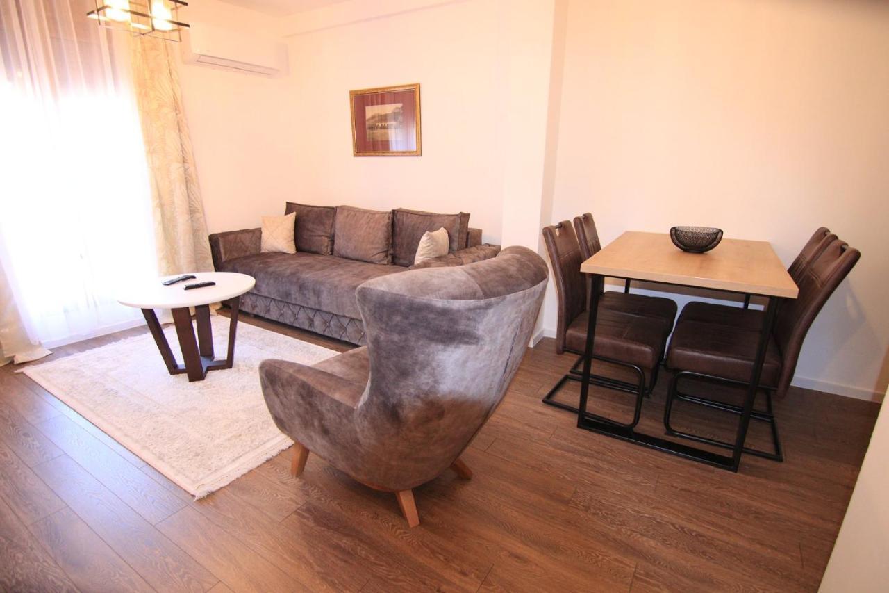 Apartmani Fantasia ツェティニェ エクステリア 写真
