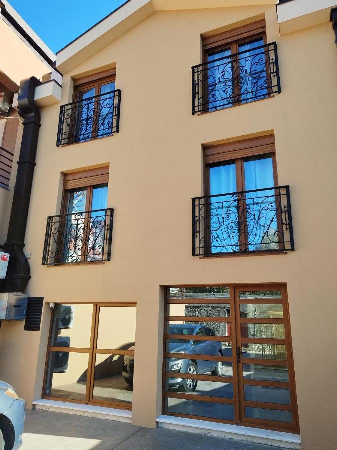 Apartmani Fantasia ツェティニェ エクステリア 写真