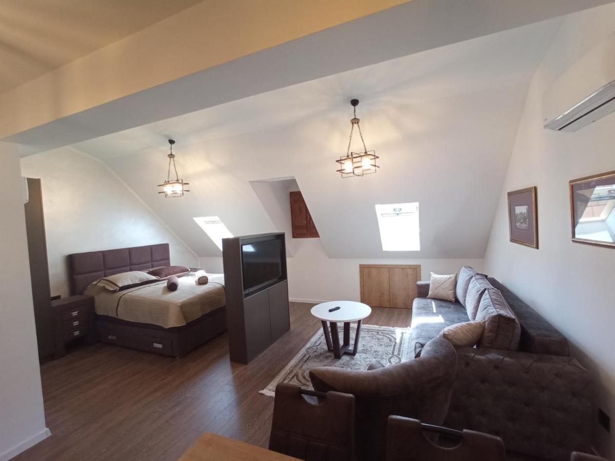 Apartmani Fantasia ツェティニェ エクステリア 写真
